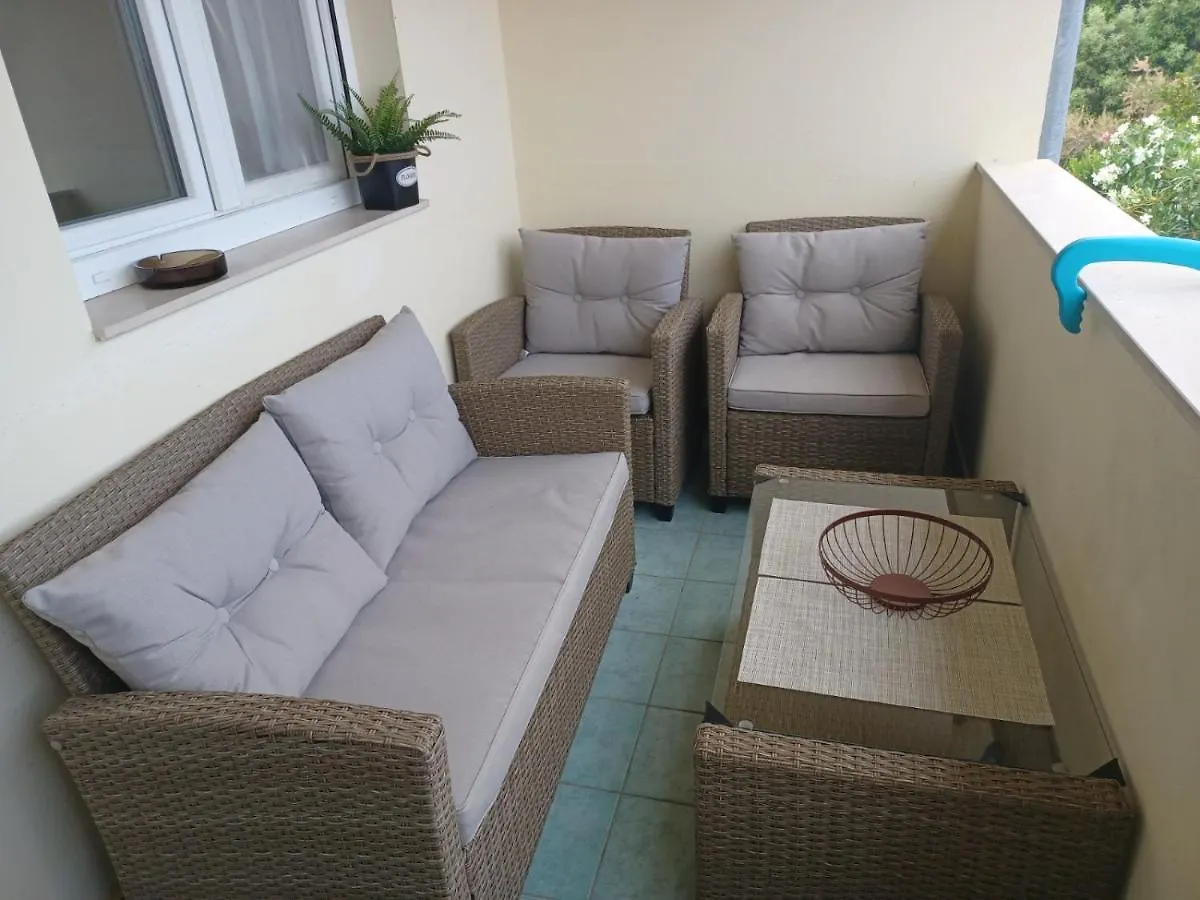 Apartment Sara Punta Skala
